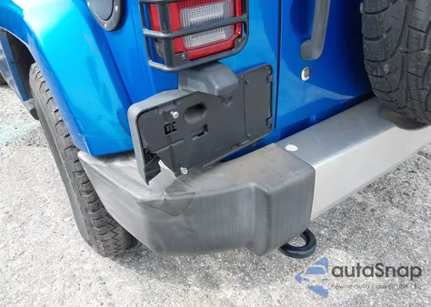 2015 Jeep Wrangler Unlimited Sahara z USA, uszkodzony, nr VIN 1C4HJWEG2FL678507